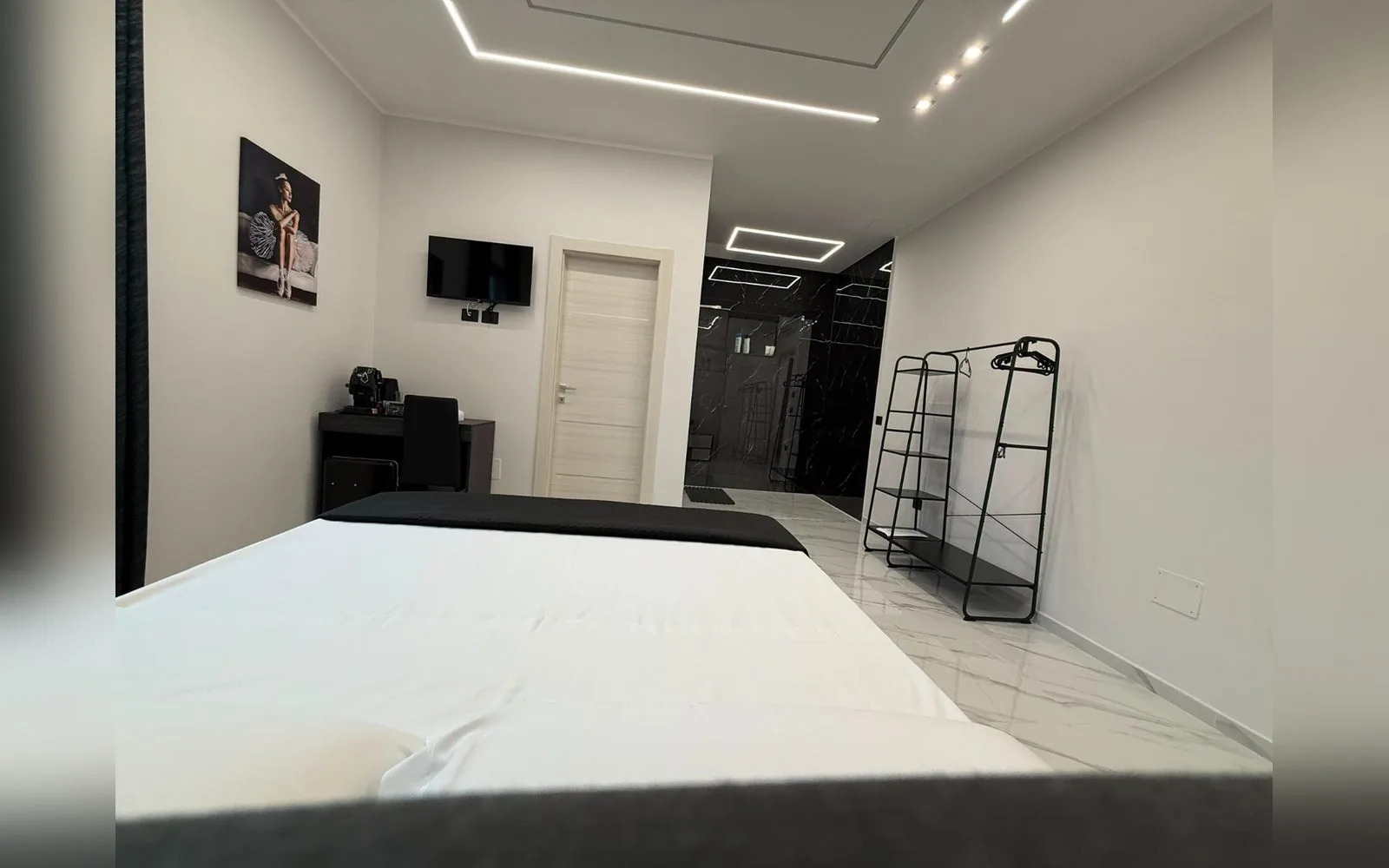 Black Room dal letto